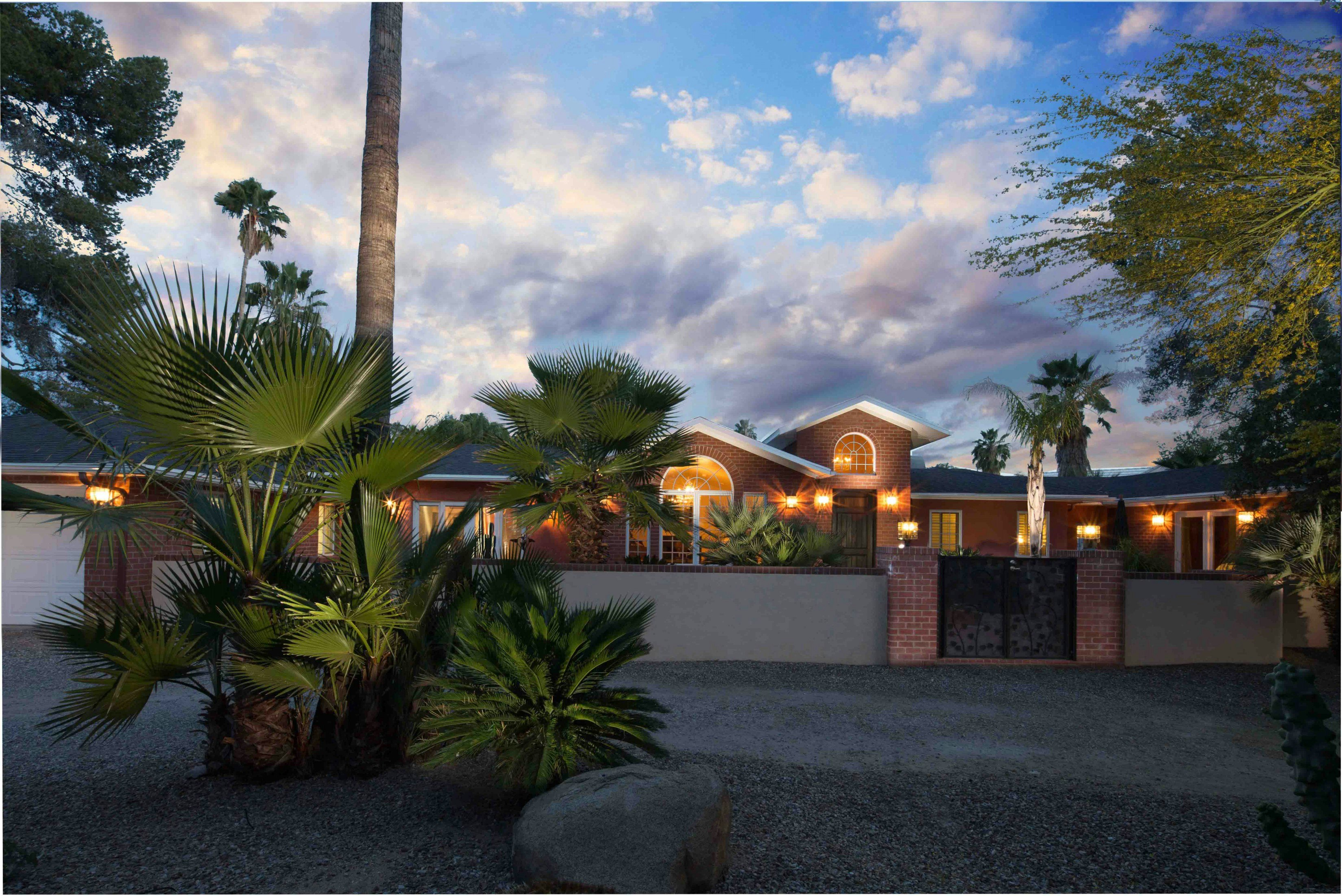 60 North Camino Miramonte, Tucson, AZ 85716, Presented by Christopher